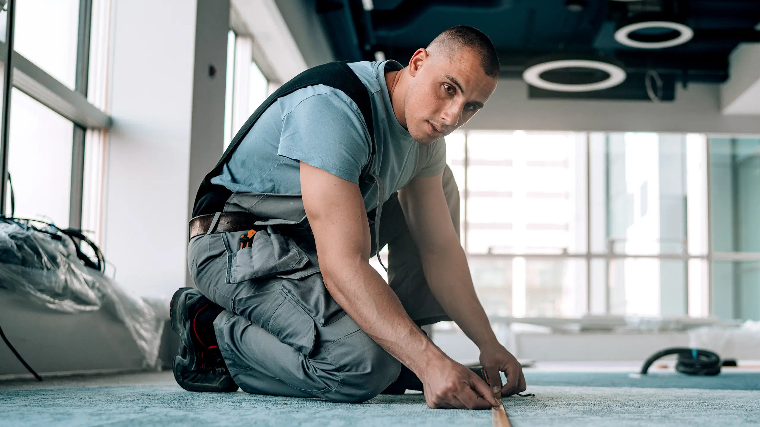 Young man measures the floor for accurate modifications
